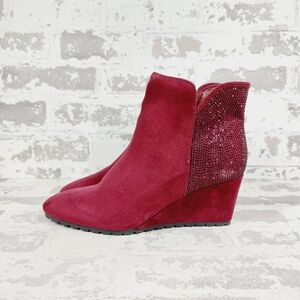 New ANNE KLEIN Kenny Rhinestone Wedge Bootie In Burgundy Microsuede Bootie W852